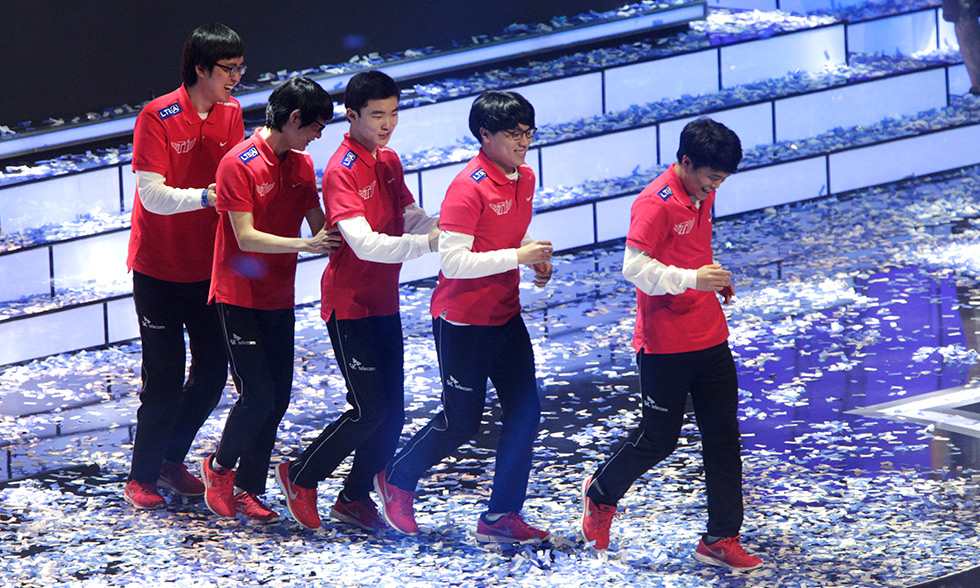 IG战队风波不断：Theshy沉迷大乱斗模式，Rookie坦言左手选手更强-星空电竞